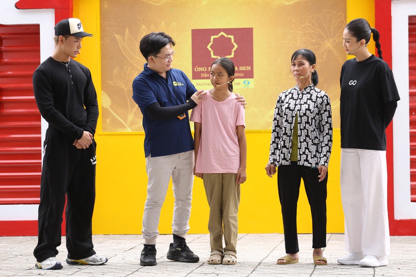 Hoa hậu Phương Linh nghẹn ngào khi em Mến hỏi: "Mẹ có thương con không?"- Ảnh 2.