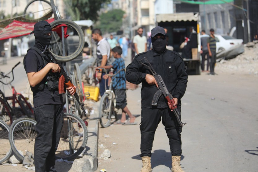 Hamas đẩy nhanh việc trao trả thi thể con tin sau khi Israel cắt xe hàng cứu trợ vào Gaza - Ảnh 3.