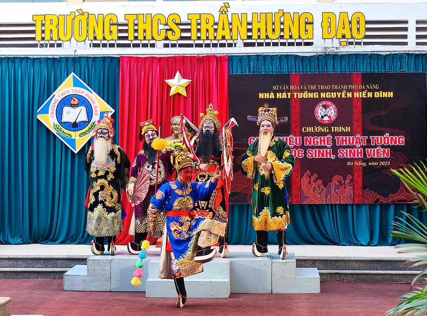 Chuyện nghệ nhân gen Z: Đưa tuồng xuống phố, vào trường học- Ảnh 3.