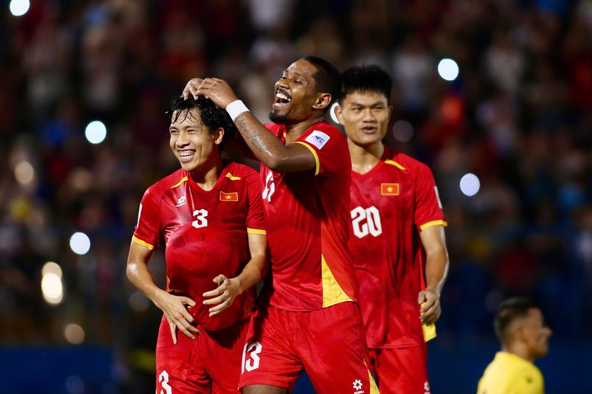 Chính thức đội tuyển Việt Nam tiếp tục thăng hạng FIFA: Xếp trên Malaysia, Indonesia lo sốt vó- Ảnh 1.