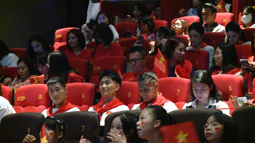 Bộ phim “Tổ Quốc Trong Tim: The Concert Film” chính thức ra mắt - Ảnh 14.