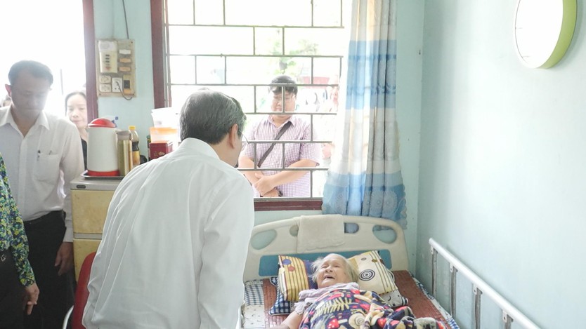 Lãnh đạo TP.HCM thăm và tri ân các văn nghệ sĩ tiêu biểu- Ảnh 3.
