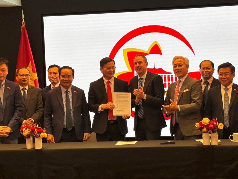 TP. Hồ Chí Minh ký kết MOU với Nasdaq phát triển trung tâm tài chính quốc tế - Ảnh 2.