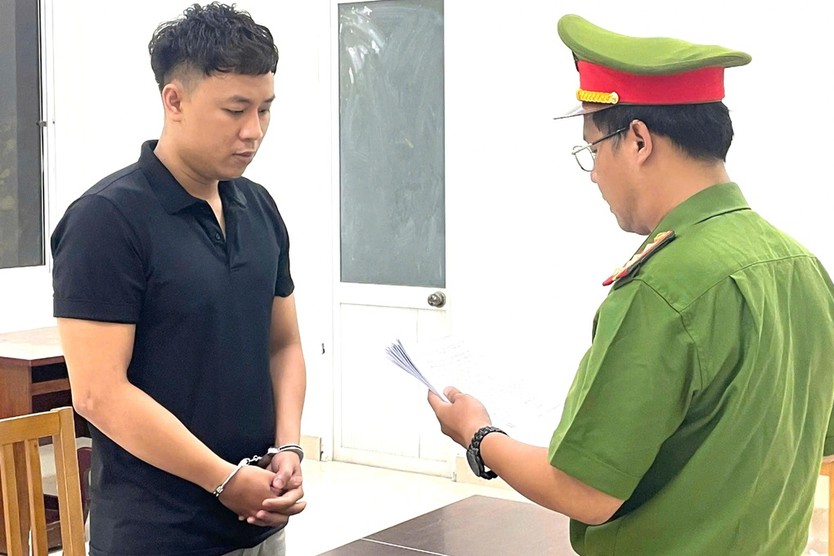 Hai thanh niên ép nữ sinh đi nhậu rồi hiếp dâm- Ảnh 1.