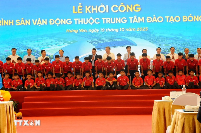 Tổng Bí thư Tô Lâm dự lễ khởi công xây dựng sân vận động 60.000 chỗ ngồi tại Hưng Yên- Ảnh 1.