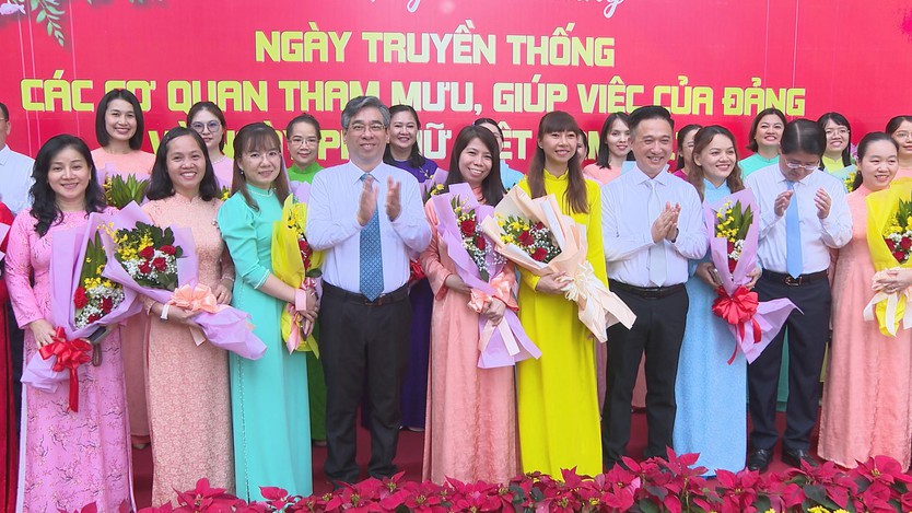 Tri ân những “cánh tay nối dài” của Đảng, tôn vinh vai trò phụ nữ Thành ủy TP. Hồ Chí Minhh nhân ngày 20/10 - Ảnh 4.