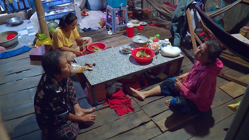 Em Xuân Mai: Con chỉ mong mẹ tỉnh táo lâu hơn để được gần mẹ - Mái ấm gia đình Việt- Ảnh 6.