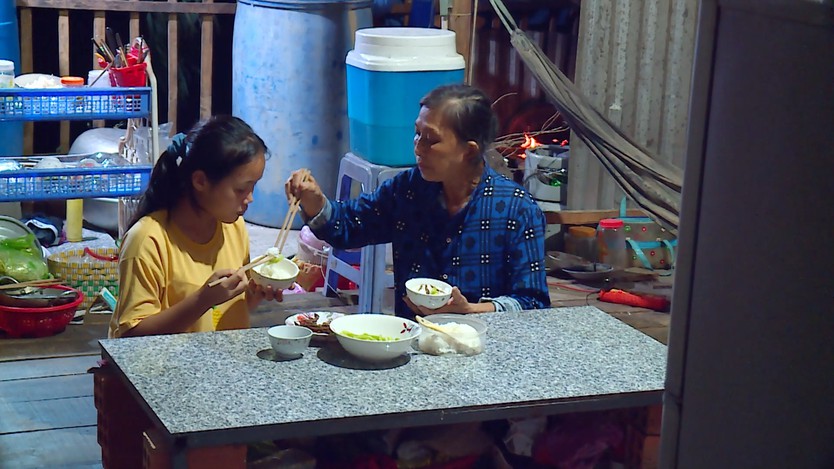 Em Xuân Mai: Con chỉ mong mẹ tỉnh táo lâu hơn để được gần mẹ- Ảnh 3.