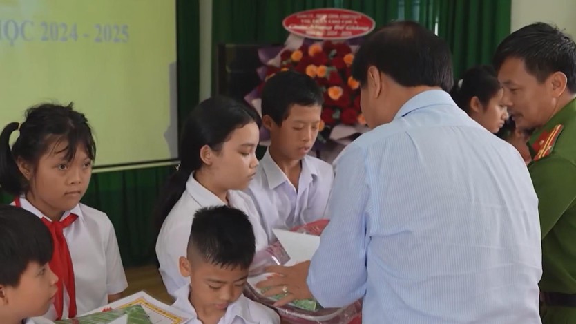 Tri ân phụ nữ Việt Nam - Tôn vinh những cống hiến thầm lặng nhân ngày 20/10 - Ảnh 3.