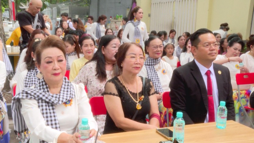 “Hương sắc Sài Gòn”: Khi tà áo dài kể chuyện sẻ chia - Ảnh 1.