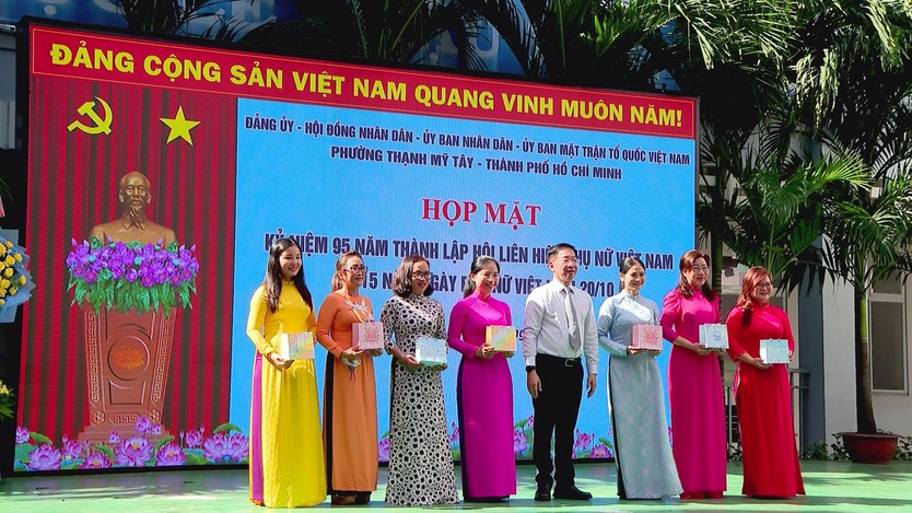 350 phụ nữ ở phường Thạnh Mỹ Tây được trao tặng yêu thương nhân dịp ngày 20/10 - Ảnh 2.