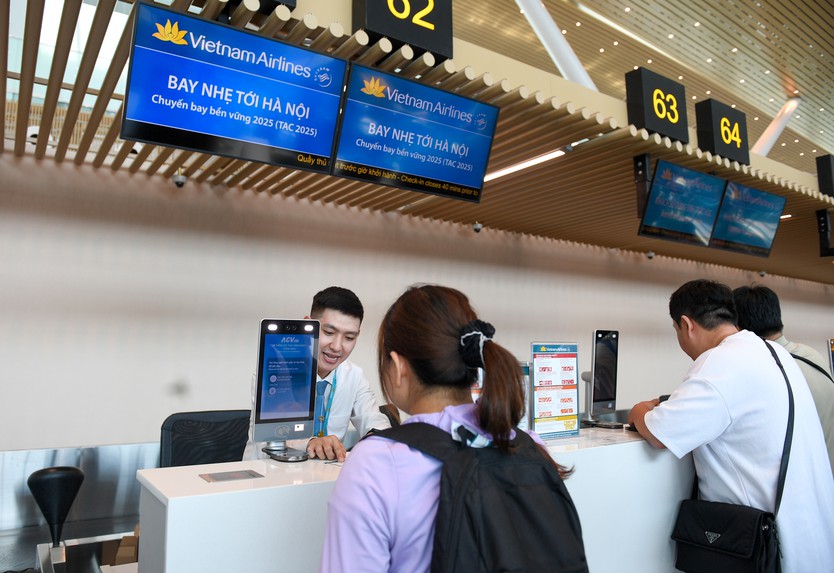"Bay nhẹ tới Hà Nội": Kết nối vẻ đẹp mùa thu Thủ đô với thông điệp xanh cùng Vietnam Airlines - Ảnh 1.