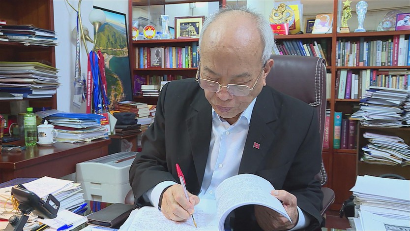 Giáo sư Trình Quang Phú - Hành trình bền bỉ "Theo dấu chân Người"- Ảnh 1.