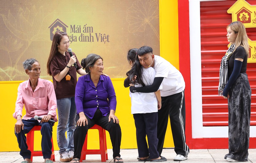 Như Quỳnh đi bộ 40 phút đến trường, tranh thủ nhặt ve chai - Mái ấm gia đình Việt- Ảnh 10.