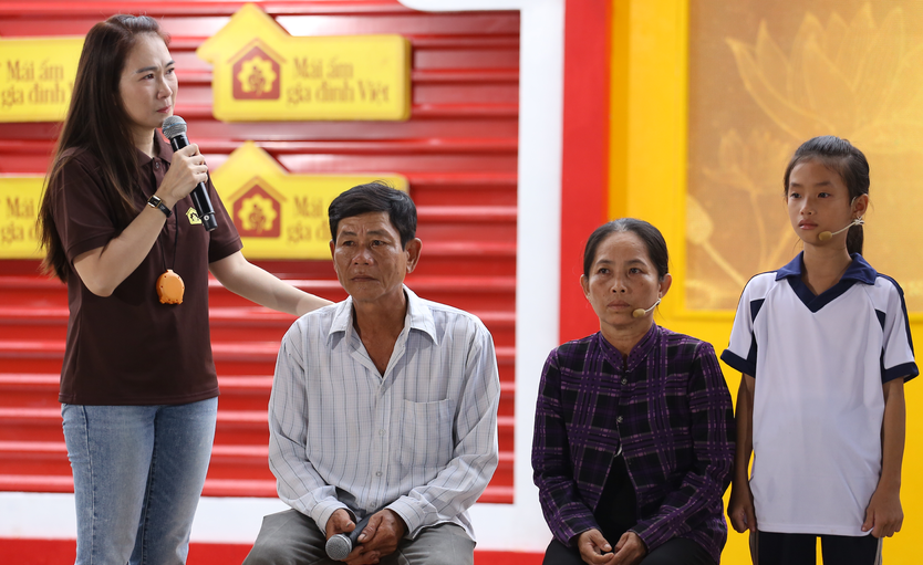 Hơn 100 triệu đồng cho các em nhỏ mồ côi "Mái ấm gia đình Việt" tập 42- Ảnh 2.