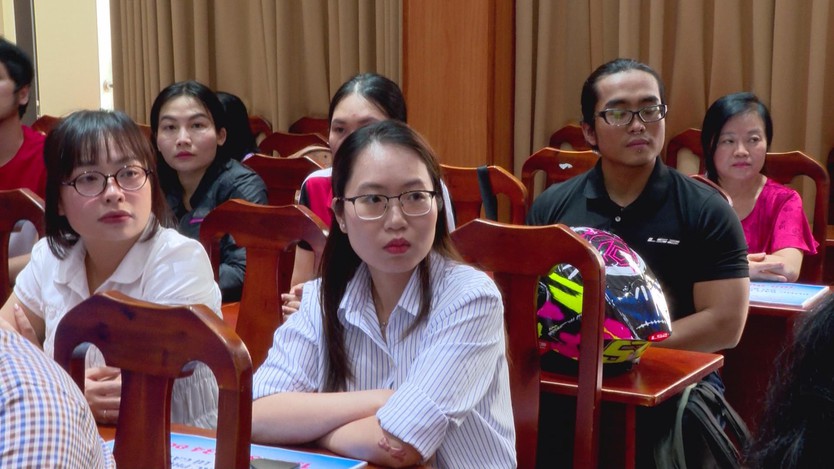 TP. Hồ Chí Minh: Ủng hộ đồng bào bị thiệt hại do bão lũ - Ảnh 2.