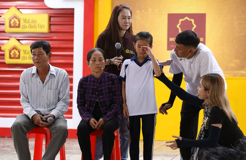 Hơn 100 triệu đồng cho các em nhỏ mồ côi "Mái ấm gia đình Việt" tập 42- Ảnh 4.