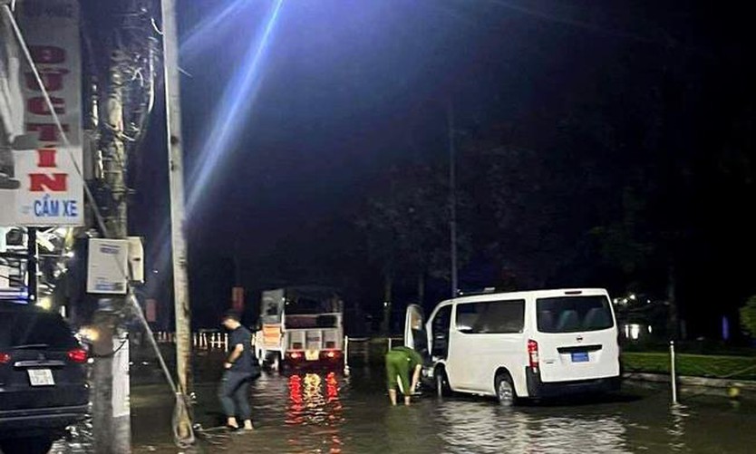 Nghi rò rỉ điện lúc triều cường lên cao, điện giật khiến 2 trẻ em tử vong- Ảnh 1.