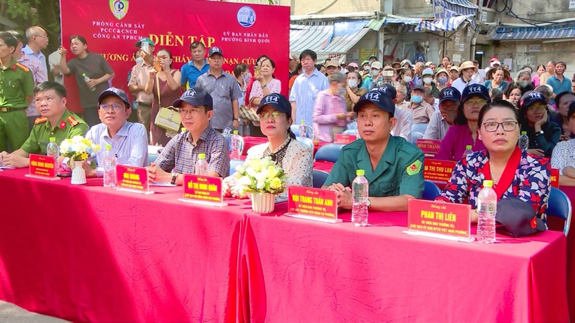 Diễn tập phương án chữa cháy và cứu nạn, cứu hộ tại Cư xá Thanh Đa, phường Bình Quới - Ảnh 2.