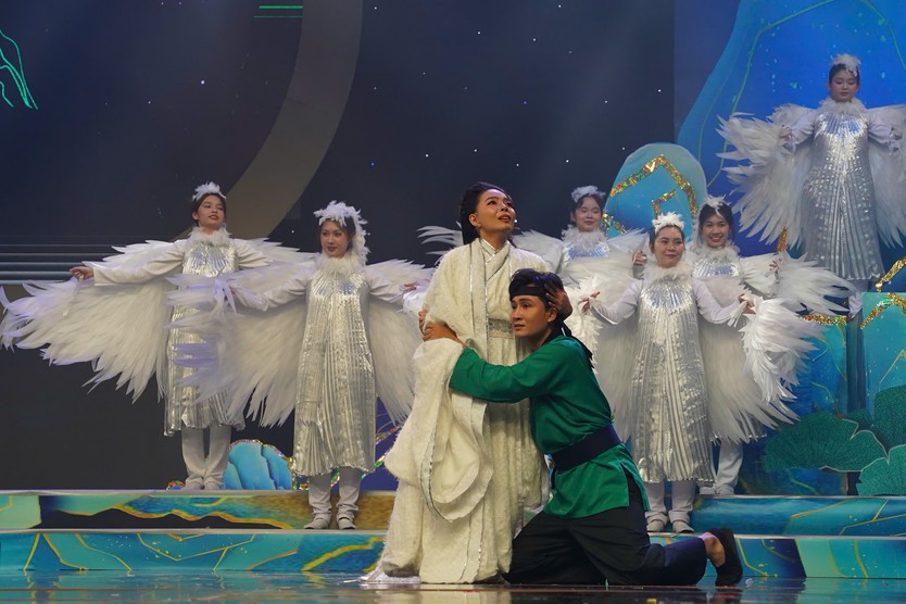  Như Nhỏ Nhắn và vai diễn Bạch Vũ: Khi tình mẹ trong "Thân cò" chạm đến trái tim khán giả - Ảnh 1.