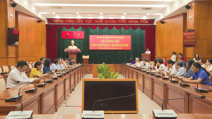 TP.HCM công bố Bộ sách “Lịch sử Sài Gòn - Thành phố Hồ Chí Minh” chào mừng Đại hội Đảng bộ Thành phố lần thứ I - Ảnh 3.