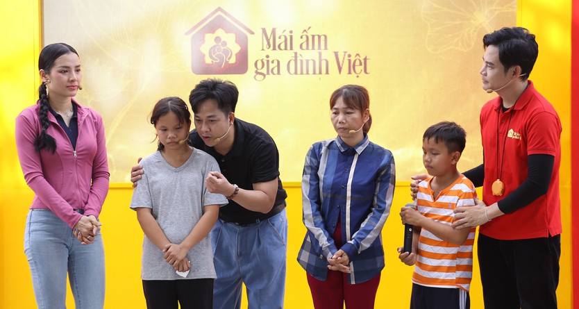 "Mái ấm gia đình Việt": Phương Trinh Jolie bật khóc khi thấy mình trong cô bé mồ côi - Ảnh 4.