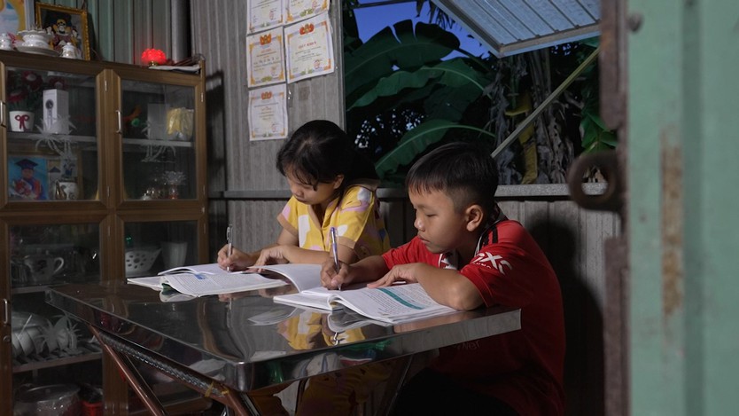 Mẫn Thi: Cô học trò nhỏ khiến trường quay rơi nước mắt - Mái ấm gia đình Việt- Ảnh 6.