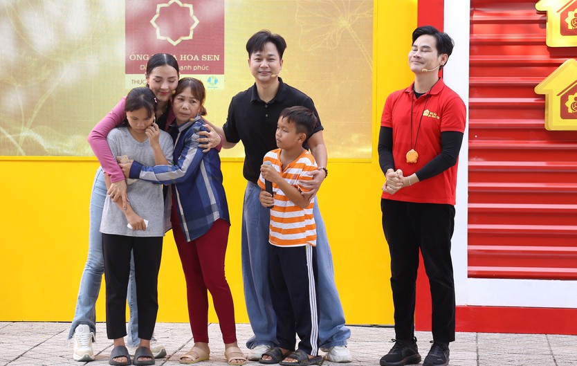 "Mái ấm gia đình Việt": Phương Trinh Jolie bật khóc khi thấy mình trong cô bé mồ côi - Ảnh 5.