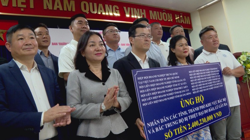 TP. Hồ Chí Minh: Tiếp nhận hơn 10 tỷ đồng ủng hộ đồng bào miền Trung bị ảnh hưởng bão lũ - Ảnh 4.