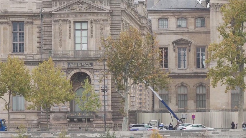 Pháp: Bắt thêm 5 nghi phạm vụ trộm Louvre - Ảnh 3.
