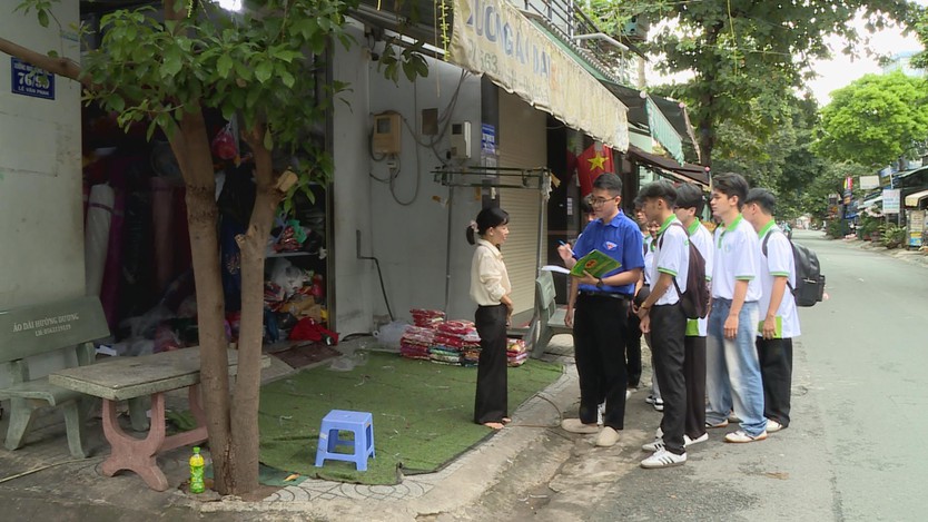 Phường Phú Thọ Hòa phát động phong trào “Bình dân học vụ số”: Không ai bị đứng ngoài cuộc cách mạng số - Ảnh 4.