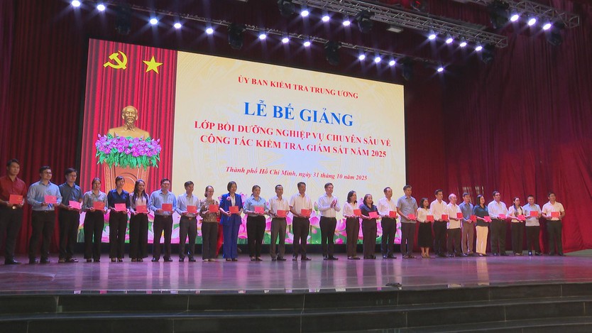 Bế giảng lớp bồi dưỡng nghiệp vụ chuyên sâu về công tác kiểm tra, giám sát 2025 - Ảnh 2.
