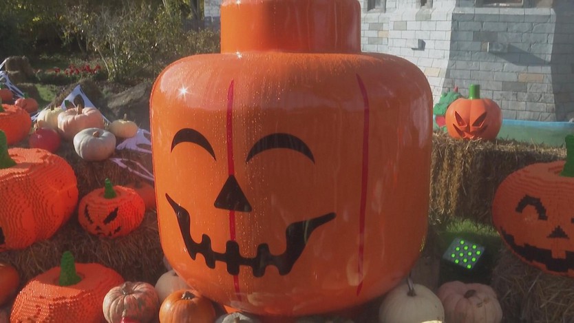 Anh: Legoland đổi sắc cam mừng Halloween - Ảnh 2.