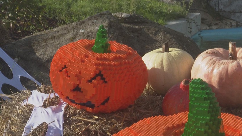 Anh: Legoland đổi sắc cam mừng Halloween - Ảnh 3.