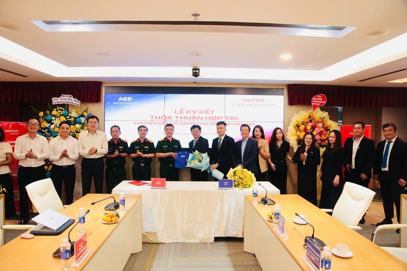 Viettel và Ngân hàng ACB ký kết hợp tác về chuyển đổi số  - Ảnh 1.
