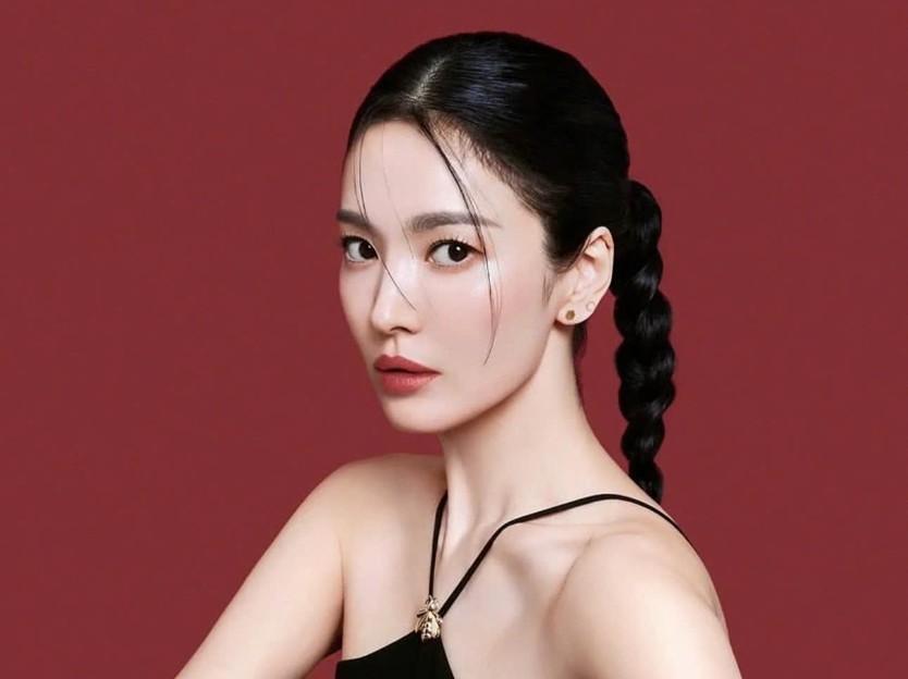Song Hye Kyo hóa người yêu cũ Kim Woo Bin trong Thần Đèn ơi, ước đi - Ảnh 3.