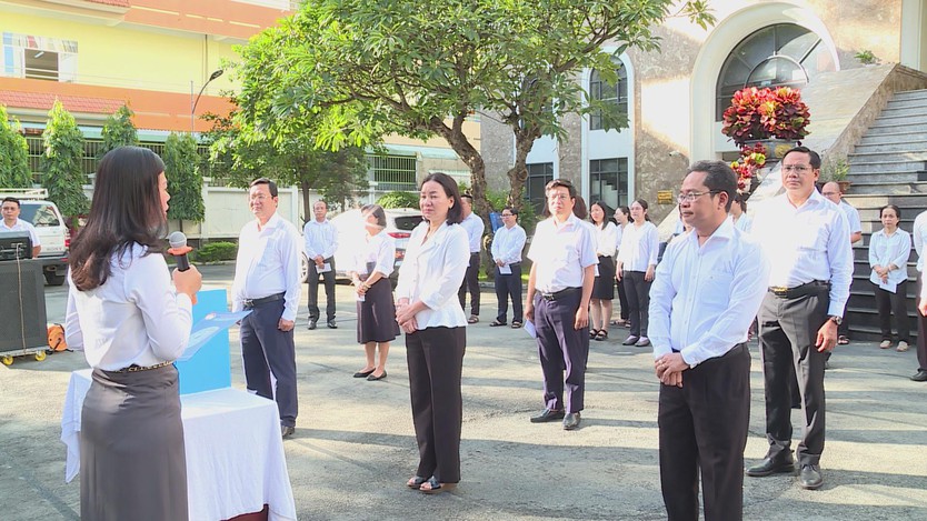 Ủy ban MTTQ Việt Nam TP. Hồ Chí Minh ủng hộ đồng bào thiệt hại do bão số 10 - Ảnh 2.