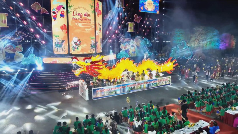 Trung thu cho em 2025: Lồng đèn thắp sáng ước mơ cho trẻ em khó khăn - Ảnh 1.