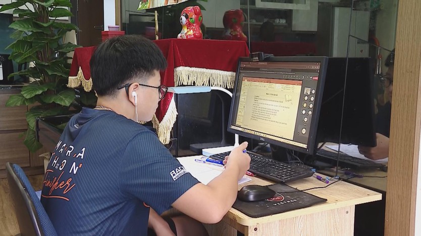 Nhiều trường tại Hà Nội học online phòng tránh bão số 11 - Ảnh 2.