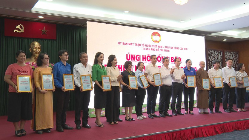TP. Hồ Chí Minh tiếp nhận hơn 35 tỷ đồng hỗ trợ đồng bào vùng bão lũ Bắc Trung Bộ. - Ảnh 3.