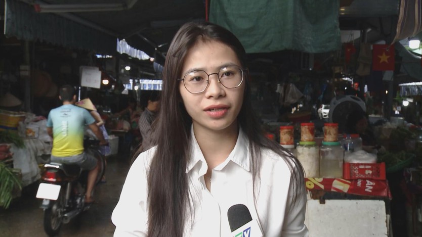 Người dân Hà Nội kiên cường vượt qua bão lũ- Ảnh 4.