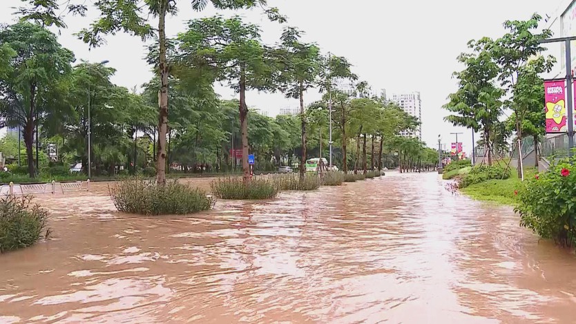 Những người âm thầm khơi dòng giữa biển nước Hà Nội- Ảnh 2.