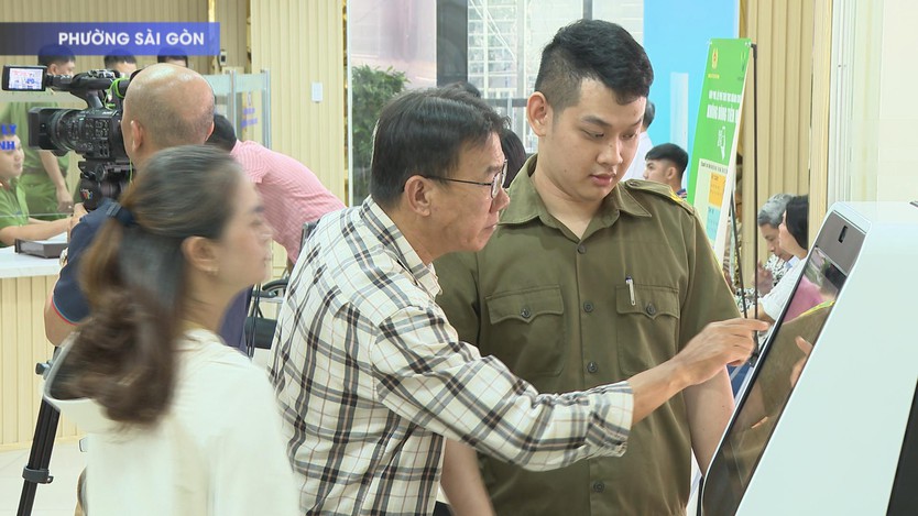TP. Hồ Chí Minh: Ra mắt bộ phận giải quyết thủ tục hành chính tại công an cấp xã- Ảnh 3.