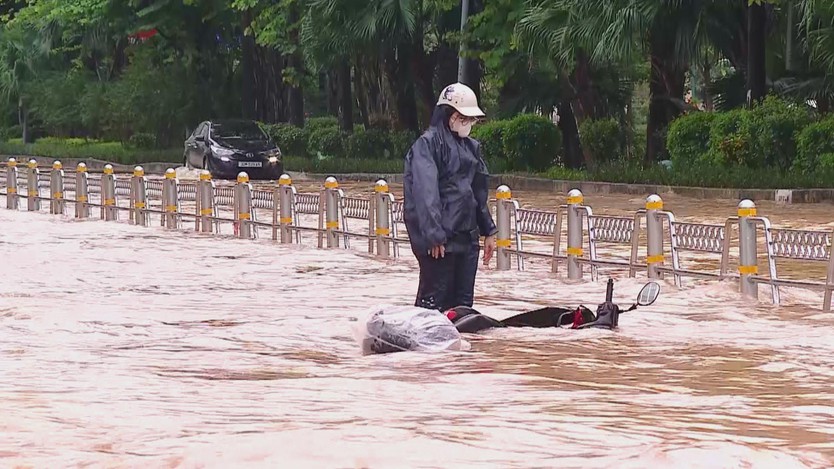 Những người âm thầm khơi dòng giữa biển nước Hà Nội- Ảnh 4.