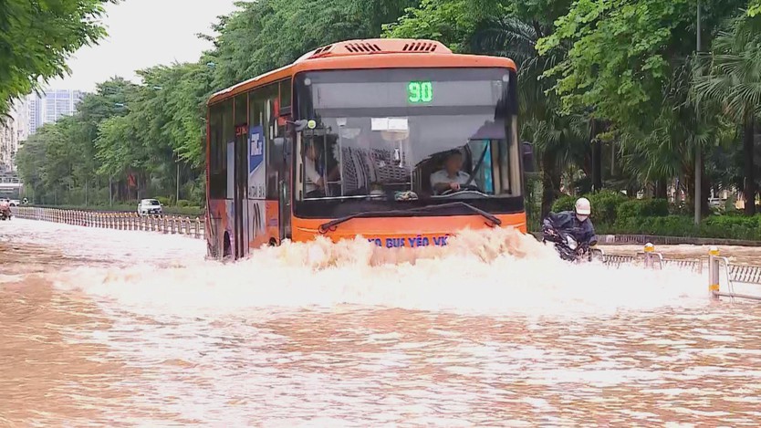 Những người âm thầm khơi dòng giữa biển nước Hà Nội- Ảnh 3.
