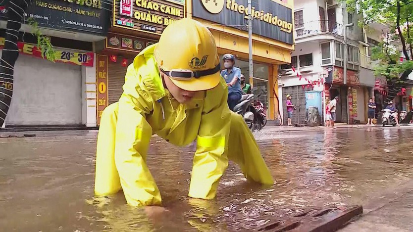 Những người âm thầm khơi dòng giữa biển nước Hà Nội- Ảnh 5.