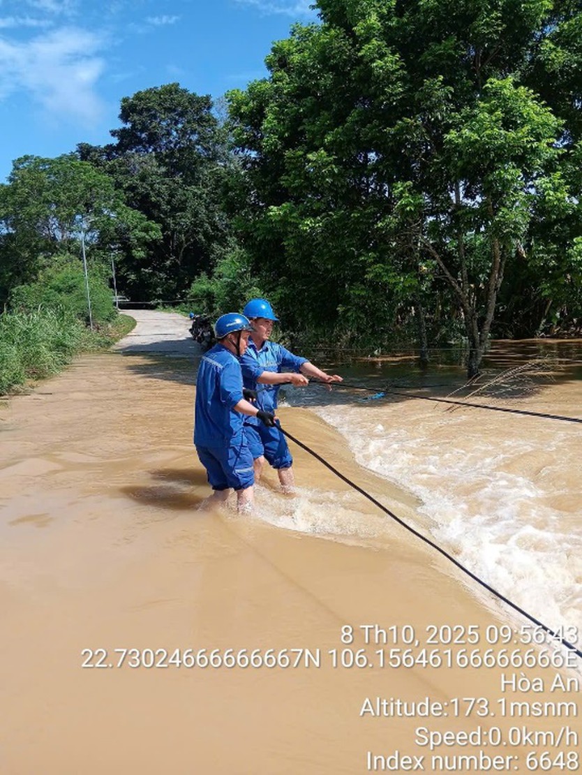 Mạng và dịch vụ của VNPT tại các tỉnh ảnh hưởng của bão đã đảm bảo phục vụ chính quyền và người dân - Ảnh 5.