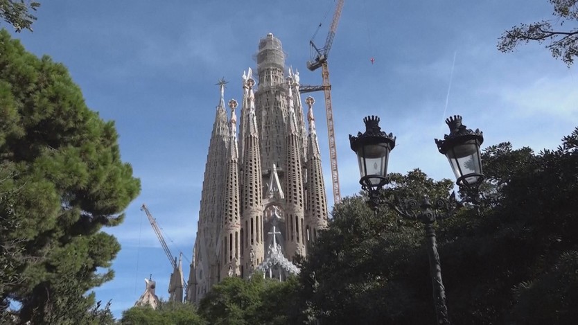 Vương cung Sagrada Familia là nhà thờ cao nhất thế giới - Ảnh 1.