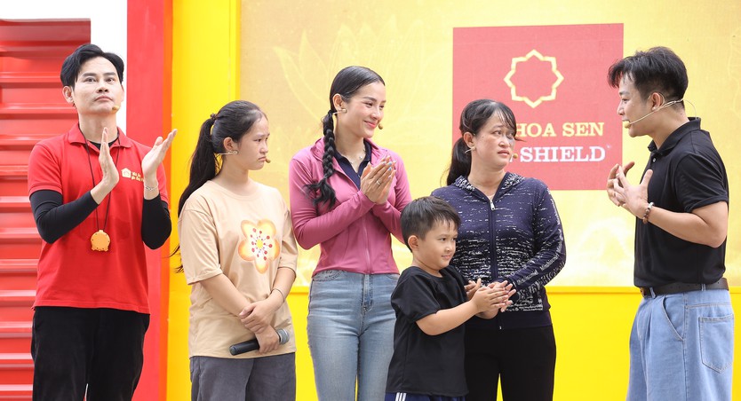 Diễm Quỳnh: Em ước mơ thành công an để lo cho mẹ, bảo vệ mọi người - Mái ấm gia đình Việt- Ảnh 12.
