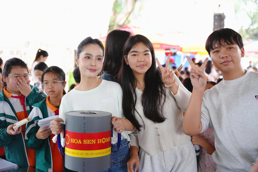 "Mái ấm gia đình Việt trao" hơn 1,5 tỉ đồng trong lần đầu tiên ghi hình tại Thủ đô Hà Nội - Ảnh 3.